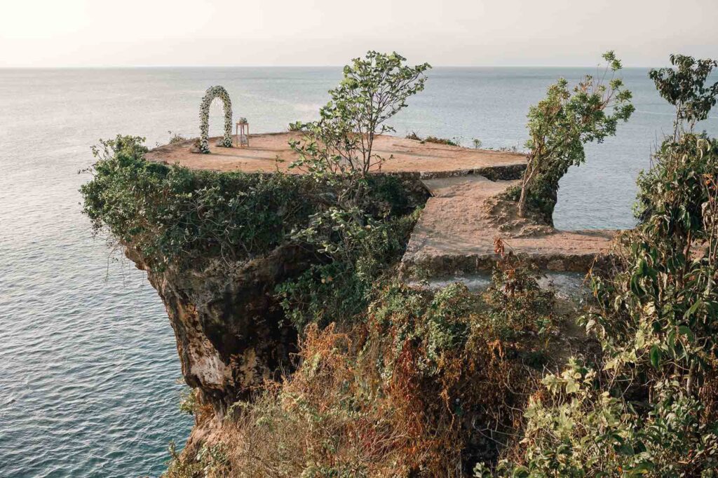 cliff wedding in bali