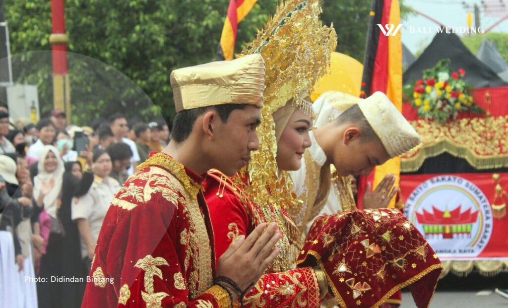 Minangkabau traditional indonesian dress