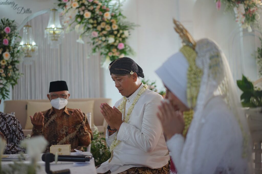 javanese wedding guideline - photo by Ditta Alfianto