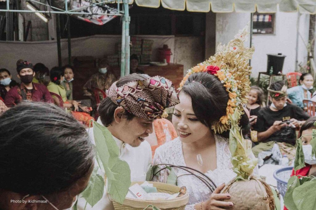 aksesoris pernikahan mahkota pengantin indonesia