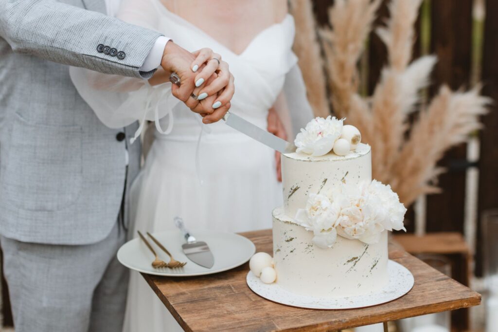 kue pernikahan simple