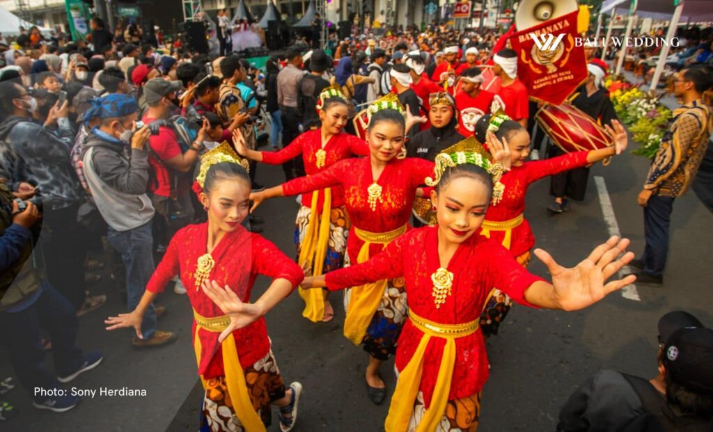 Sundanese west java indonesian costumes