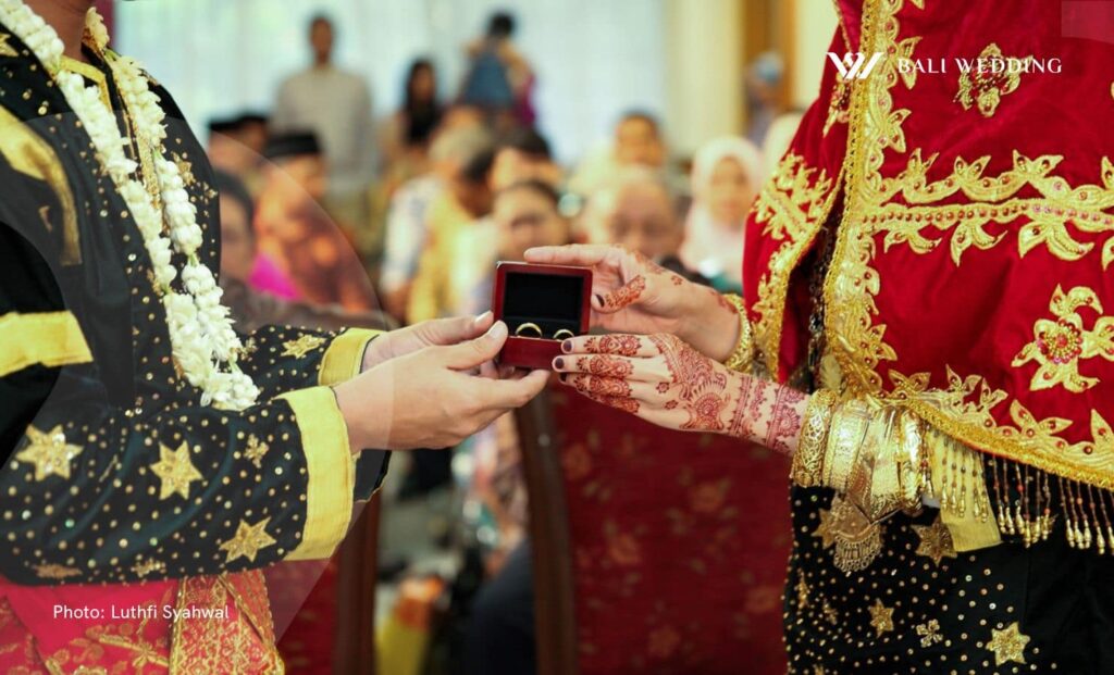 Unique indonesia wedding traditions from minangkabau