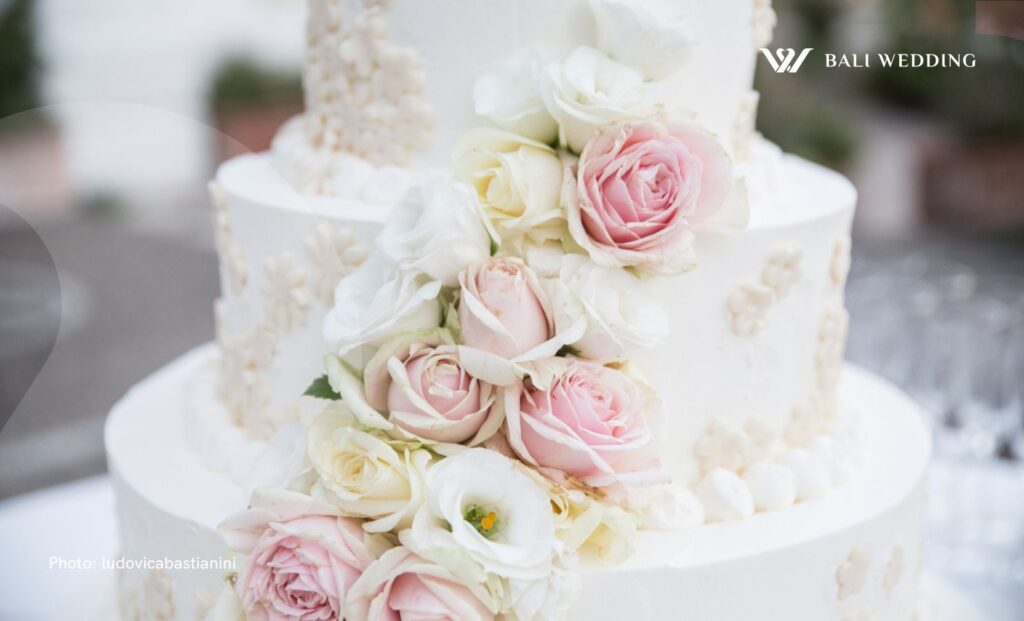How expensive is a wedding cake based on design