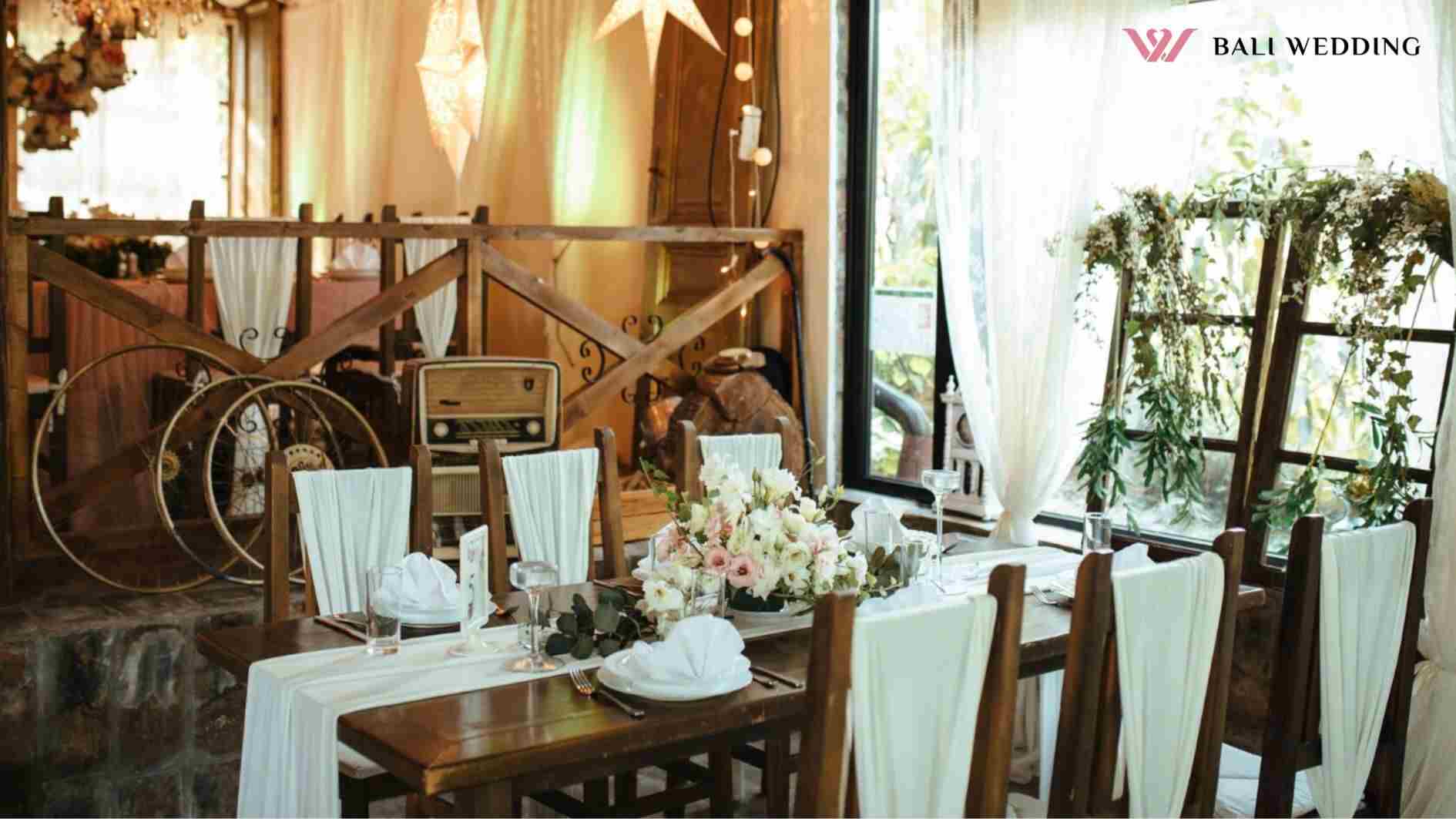 kamar hotel, Table setting with floral centerpiece at wedding reception venue